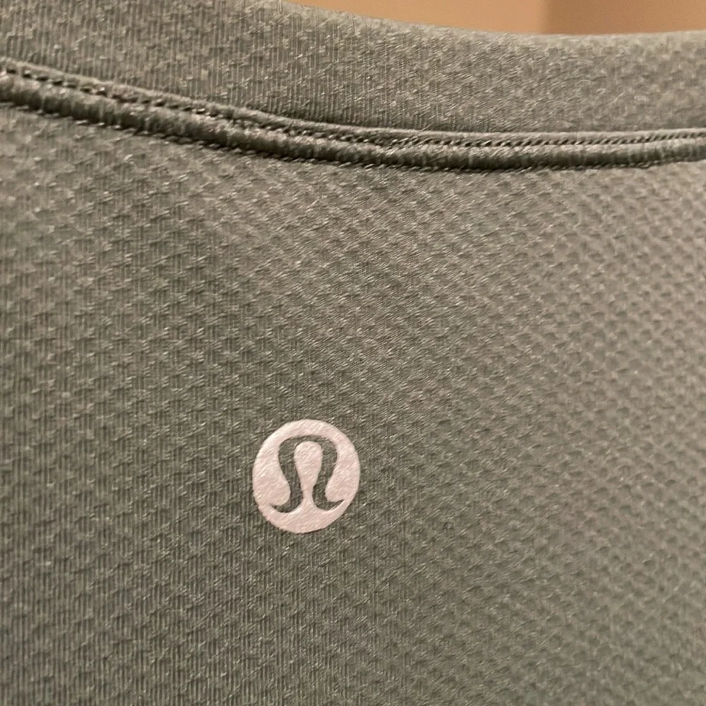 Lululemon green dry fit crop top - Picture 2 of 4
